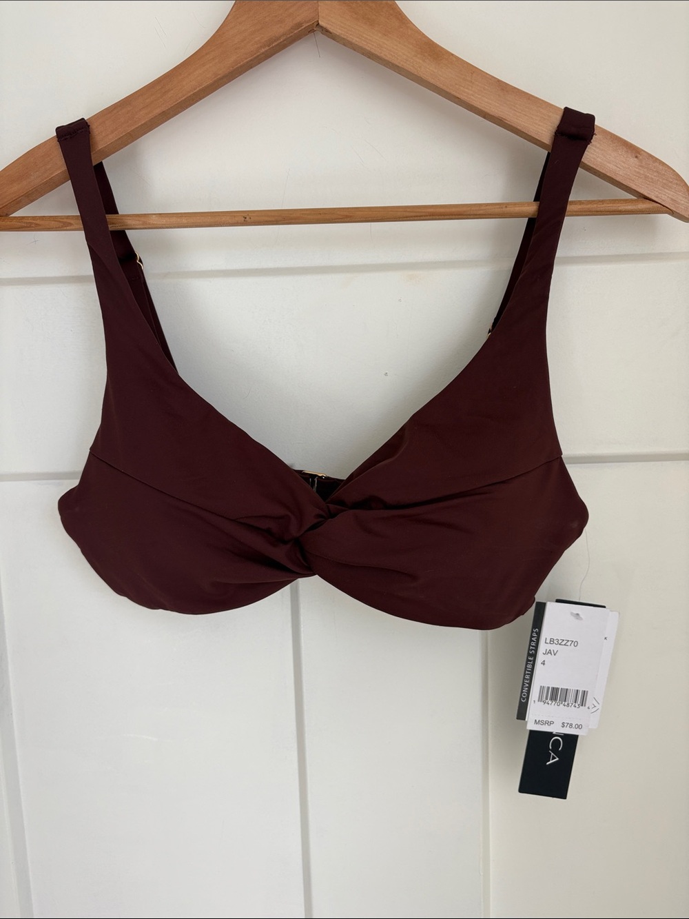 La Blanca Twist-Front bikini top